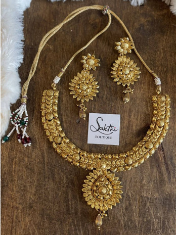 Gold Choker Necklace